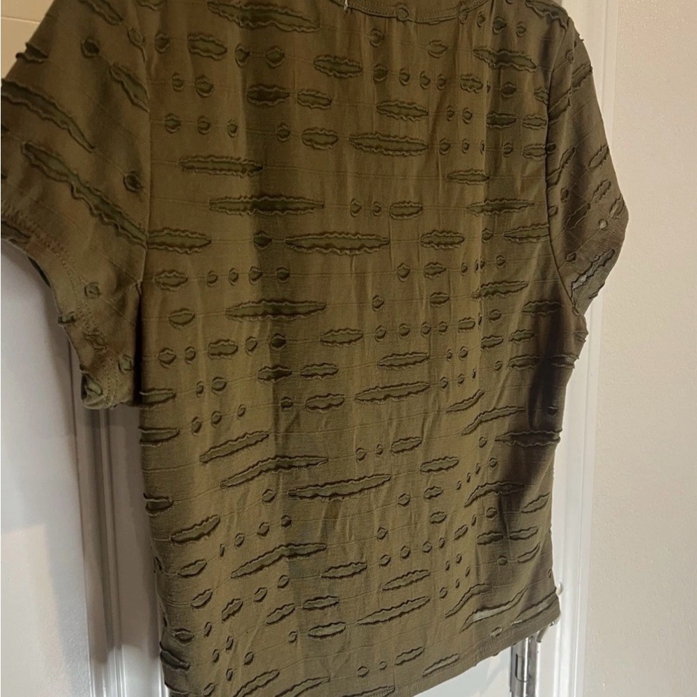 Gilded Intent Short Sleeve Olive Tee - Picture 4 of 4